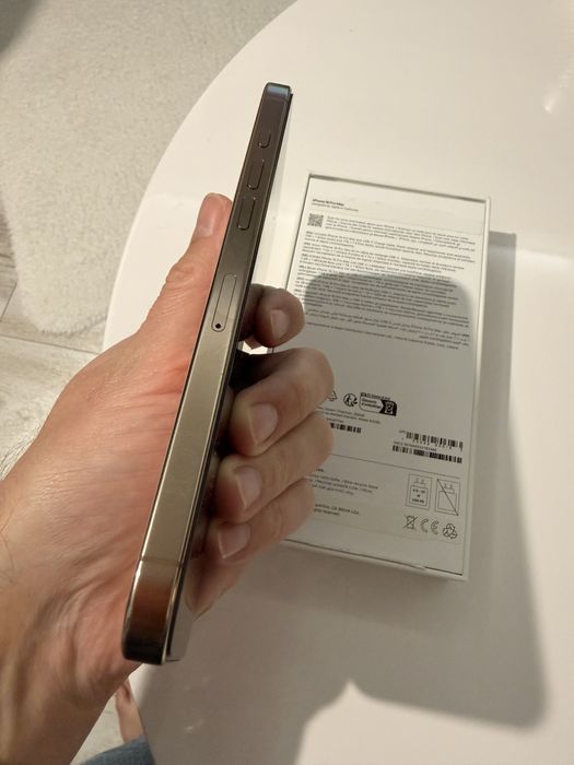 iPhone 16 Pro Max 256 G Desert