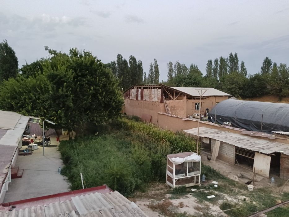 Uy sotiladi 10 sotix