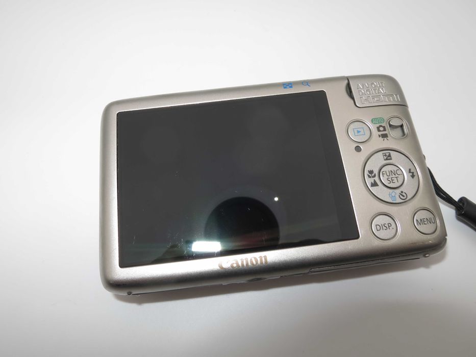 Canon IXUS 130 ултра компактен цифров фотоапарат, дигитална камера в сребърен цвят, 14MP, отлично състояние, пълен комплект, работи перфектно!