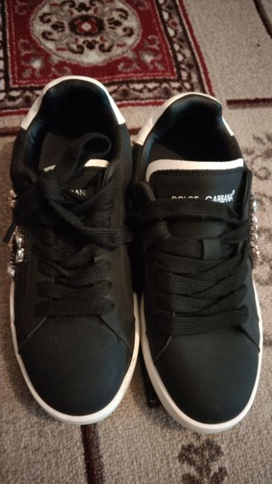 Отдам  кросовки и краски