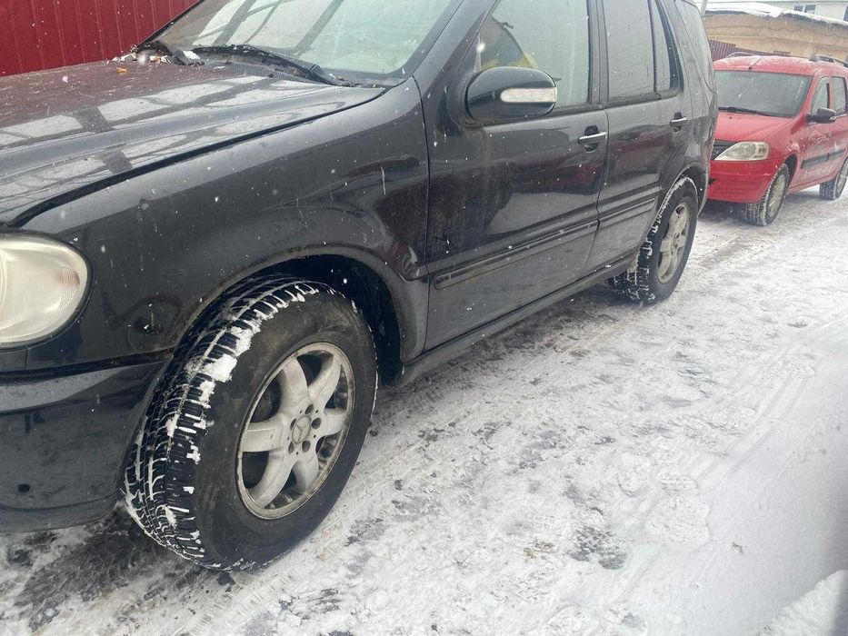 Dezmembrez Mercedes-Benz ML500 W163 5,0 Benzina