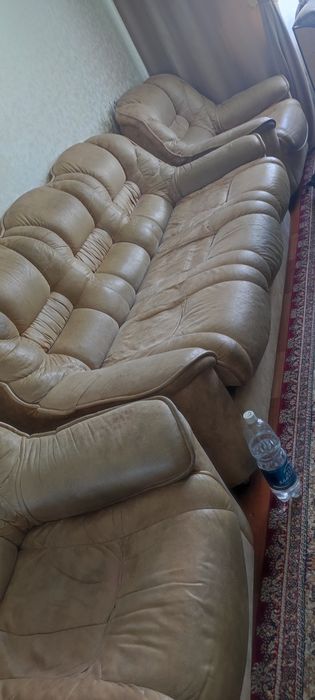 Диван кожный вместе креслой