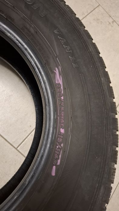 Зимна бусова гума  Falken 225 75 16C