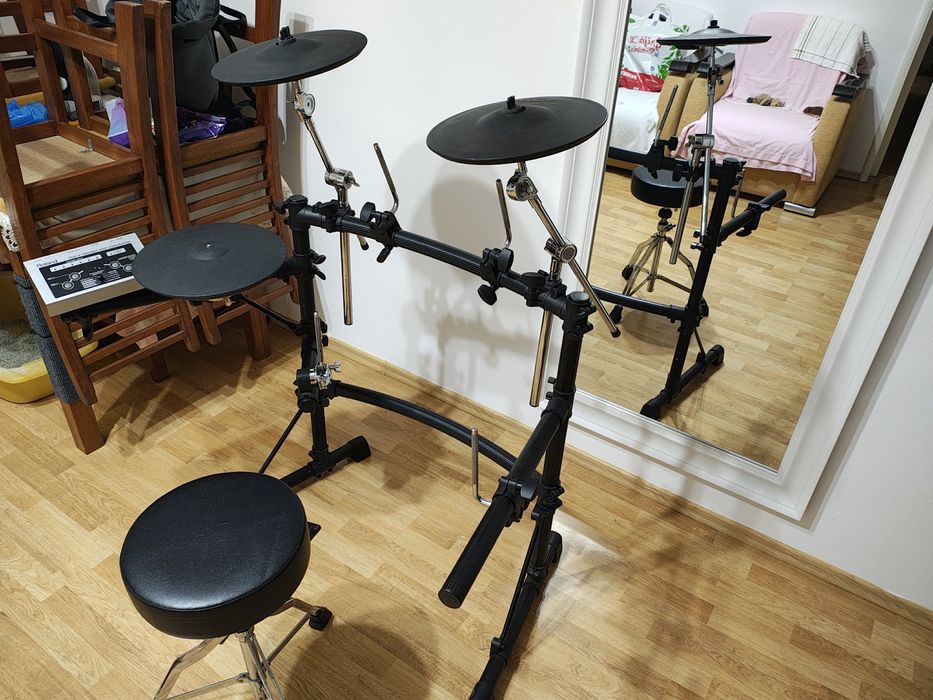 Roland , cinele si stative și rack roland ,dezmembrez