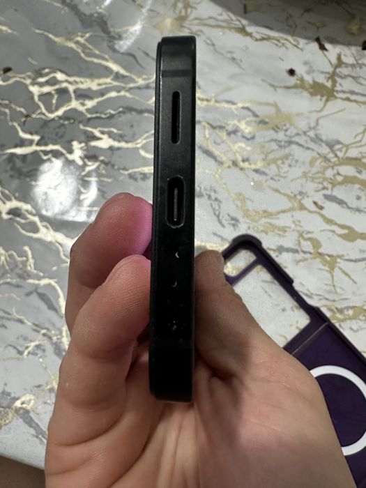 продается телефон самсунг Z flip 7 Fe