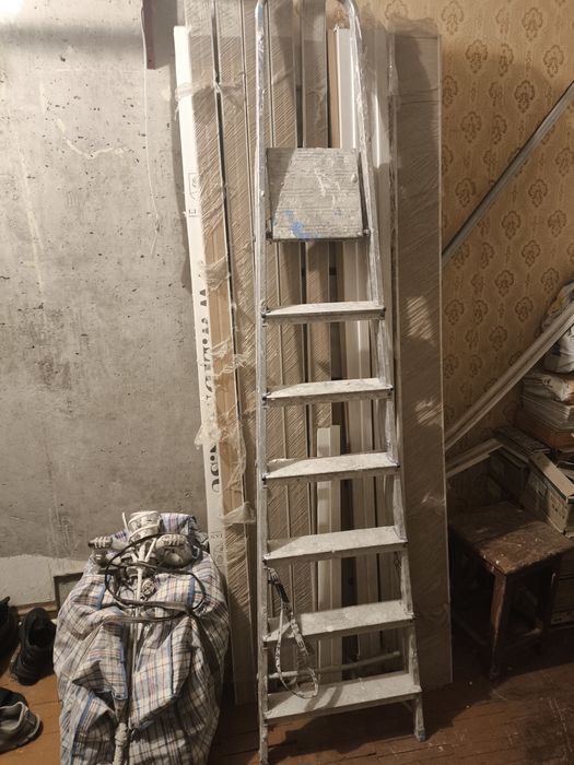 Стремянка высокая