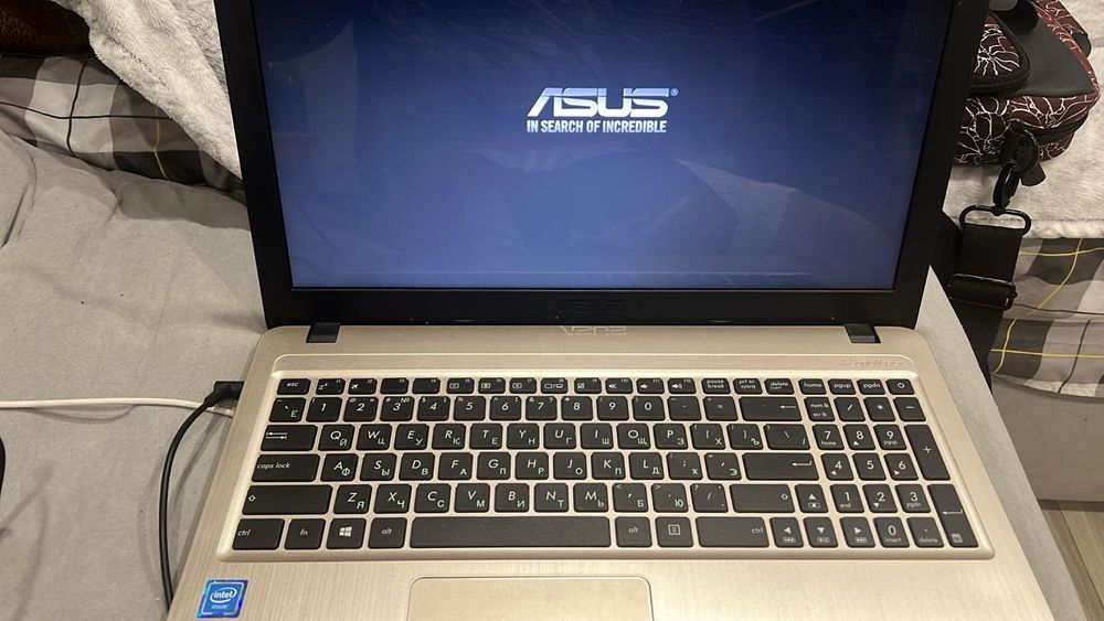 Продаю ноутбук Asus