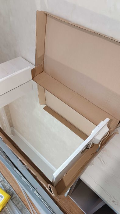 Полка с зеркалом для ванной комнаты