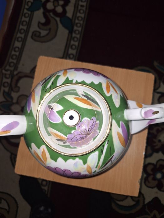 Продам чайник фарфоровый