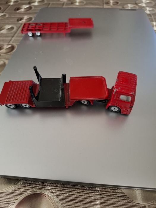 Метален камион Мерцедес