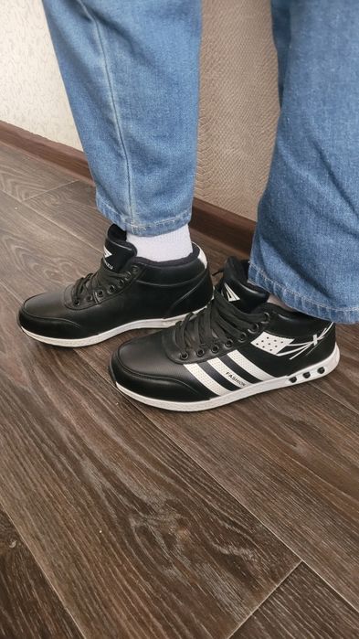 Распродажа демисезонных кроссовок