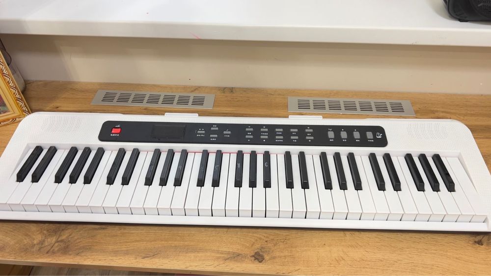 Синтезатор белый