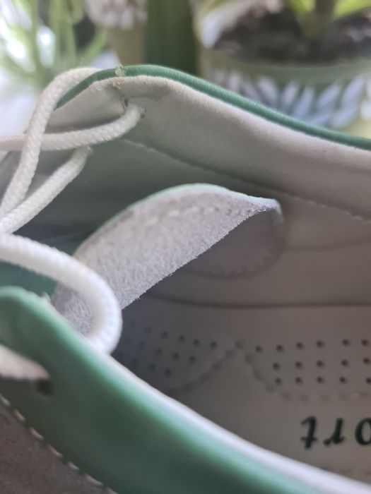 Кроссовки новые.