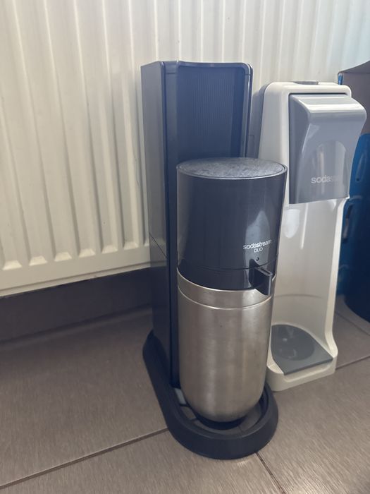 Sodastream  cu butelie plina si sticla de carbonatat