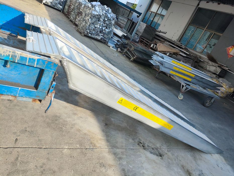 Продавам рампи-пътеки за товарене