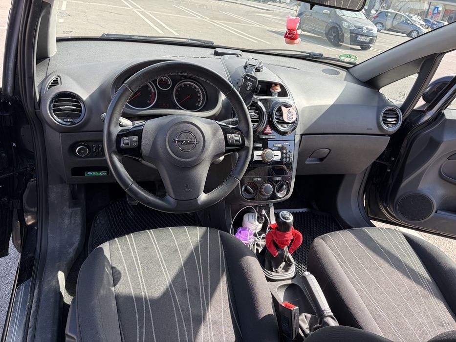 Vand Opel Corsa 2010 1.4 benzina