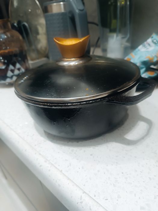 Казан чугунный. 1,5 литр. Состояние как новый.