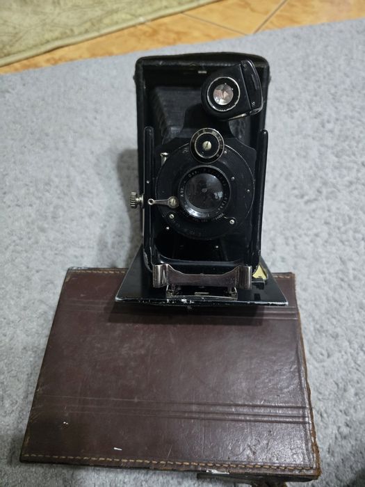 Aparat foto cu burduf de colecție