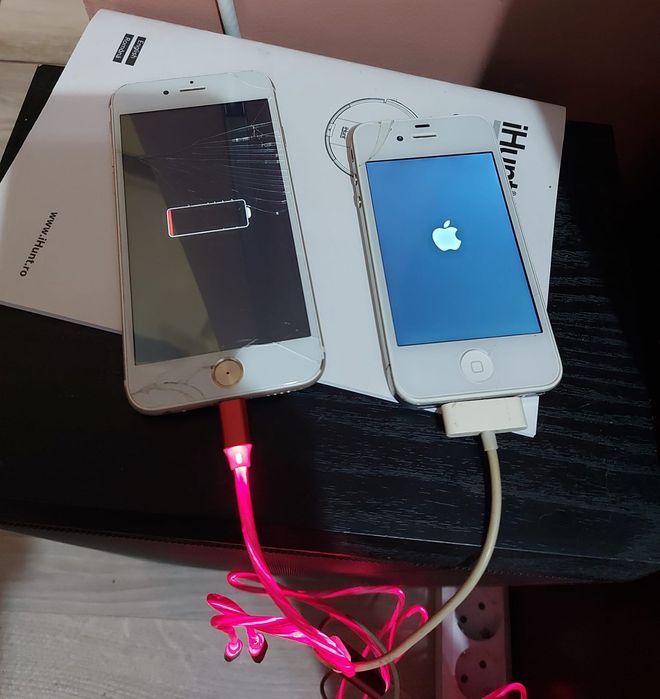 Iphone 4, pentru piese 3 bucati