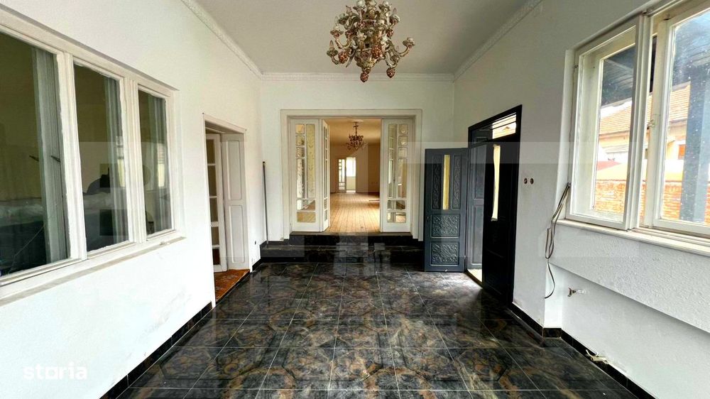 Casa de vanzare, 6 camere, 198 mp utili, teren 644 mp, zona centrala