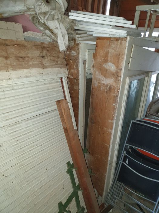 Vand 5 geamuri de lemn cu roleta