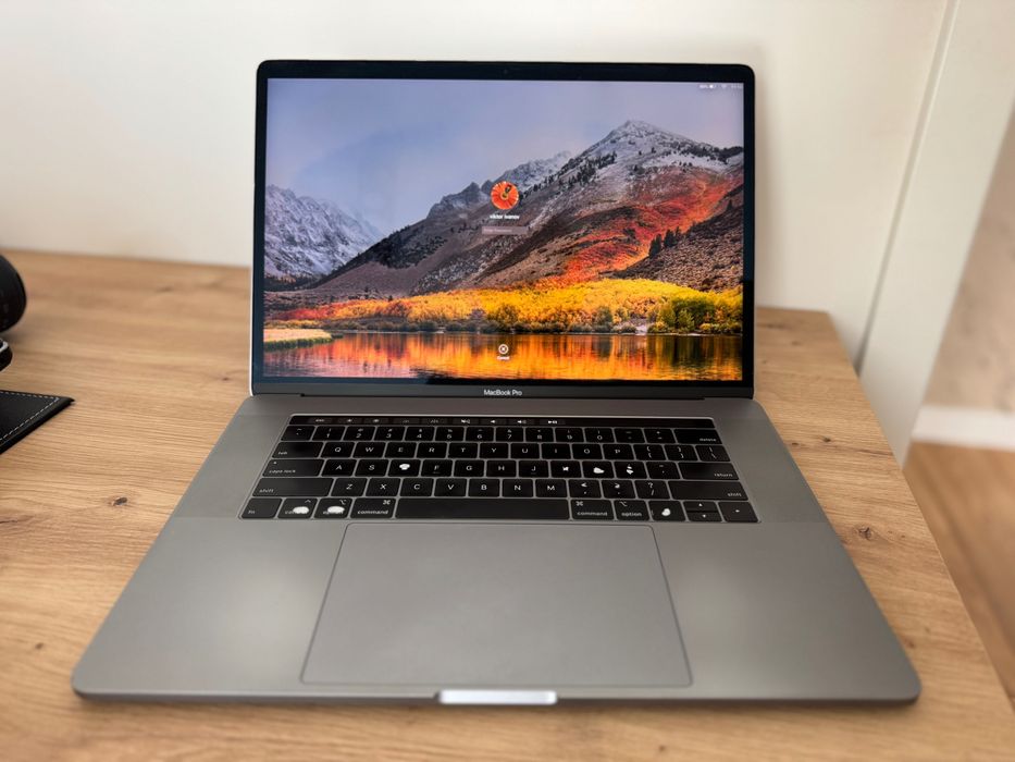 Лаптоп MacBook Pro A1990 15-инча, края на 2018 - Мощен и Надежден