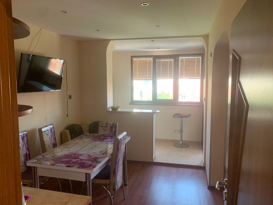 Дава се под наем Тристаен апартамент в Враца, Център - 67 кв.м за 408 € - Снимка #2