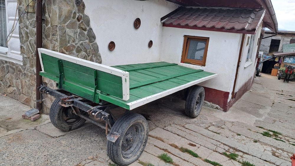 De vanzare platforma
