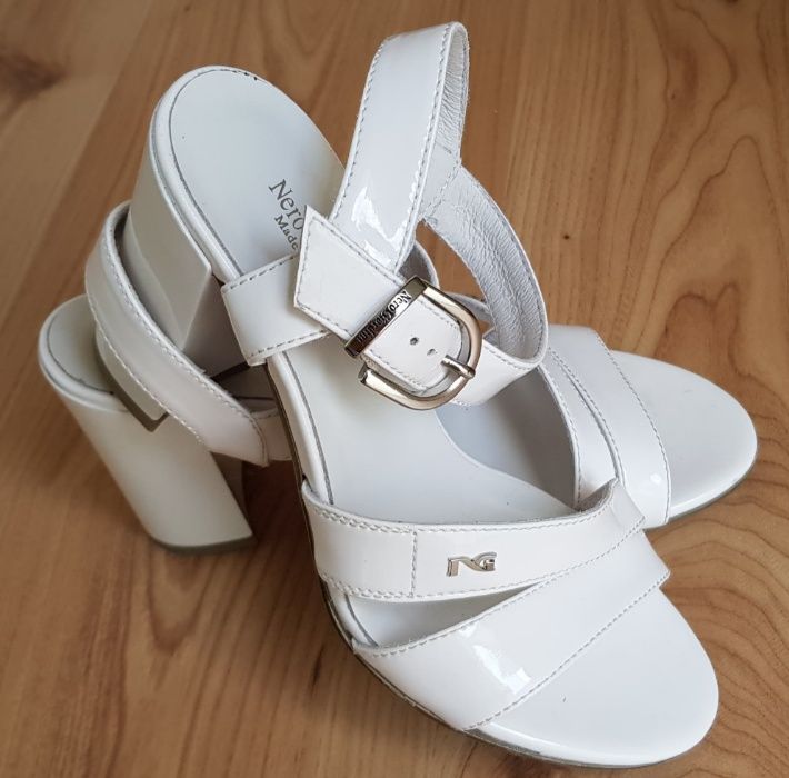 Sandale de damă, firma Nero Giardini; Material: piele naturală