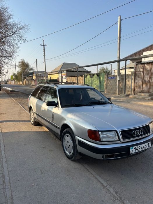 Ауди 100.