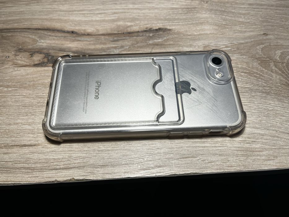 iPhone 7 Silver 128GB — в хорошом состояние