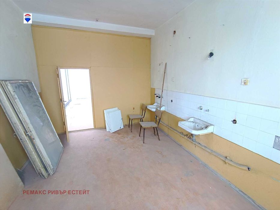 Дава се под наем Магазин в с. Пиргово, Област Русе - 300 кв.м за 897.6 € - Снимка #5