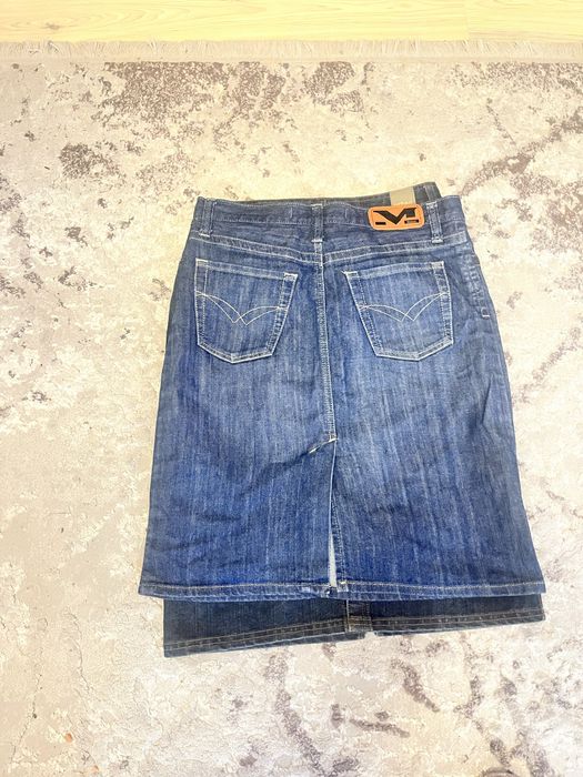 Fusta de blugi 2 bucati si un pulover cu paiete M