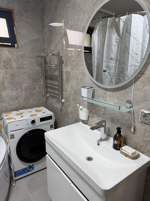 Продается 2 комная квартира с обстановкой и мебелью,есть арендаторы