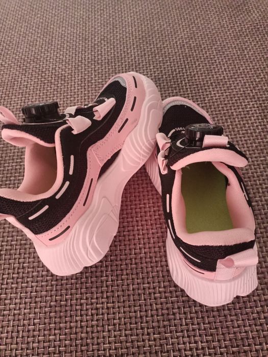 Продам кросы детские