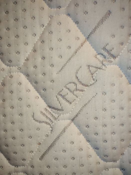 Матрак с вградена дървена рамка