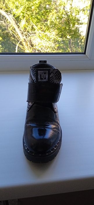 Продам осенние ботинки 37 размер, размер соответствует