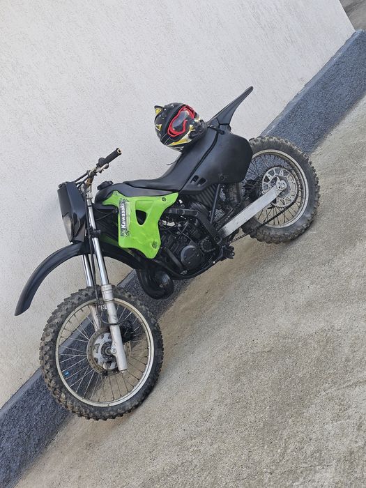 Citiți anunțul Vând urgent Kawasaki kx power valve 125 cc 2T
