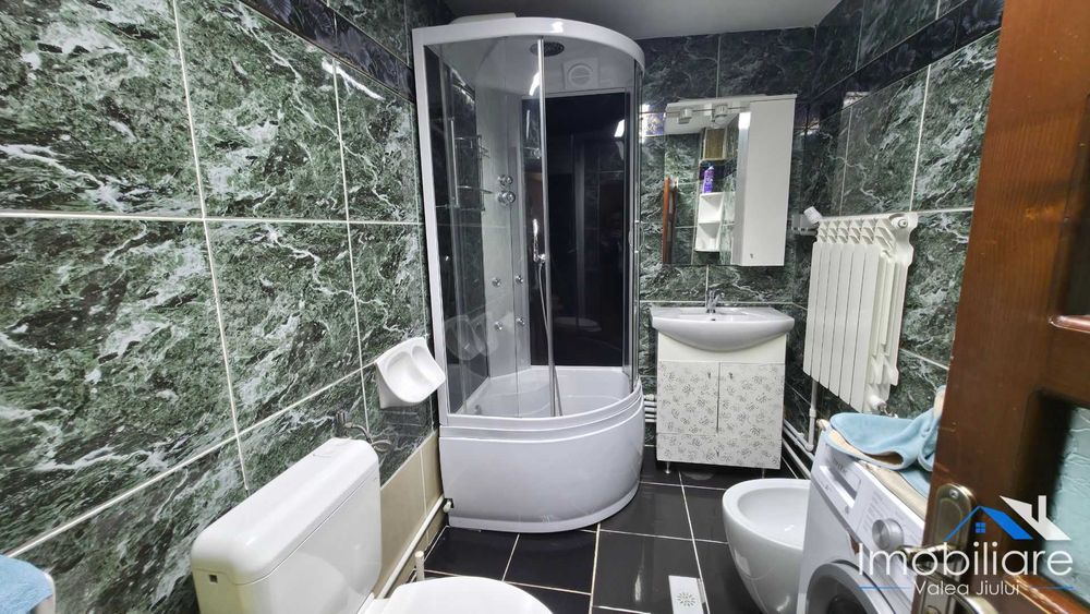 Apartament 3 camere - Lupeni (Barbateni) | 2 balcoane