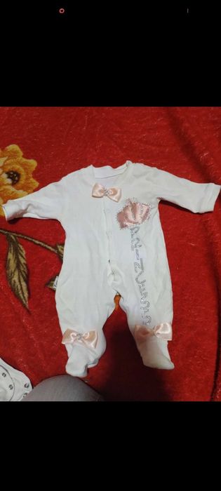 Haine nou nascut fetița