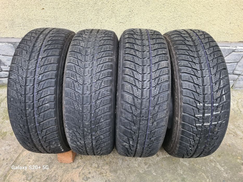 215/70 R16 Nokian