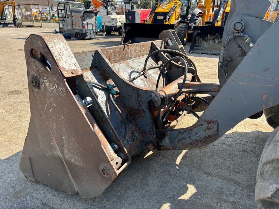 Incarcator frontal JCB 409ZX, 6 tone, 2003