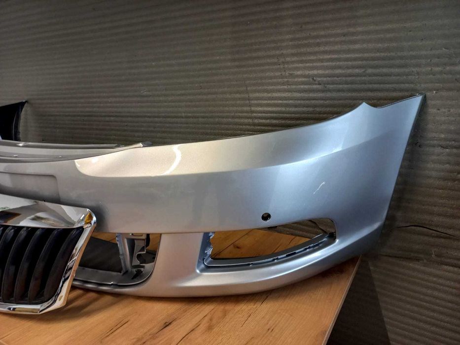 Bara Fata+Grila Radiator Skoda Octavia 2/II FSL 08-13 (LA7W (Gri))