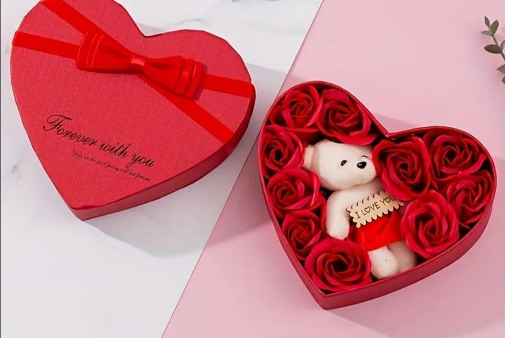 Романтичен комплект с рози и плюшено мече подарък