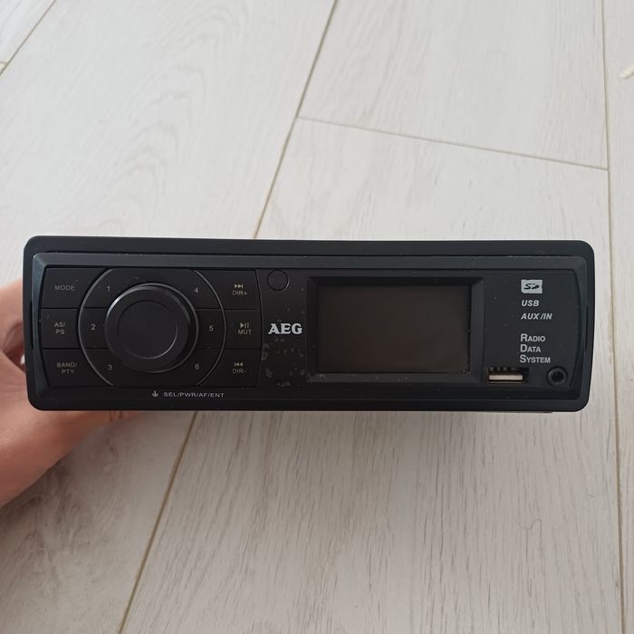 Vând auto radio AEG AR 4027 USB