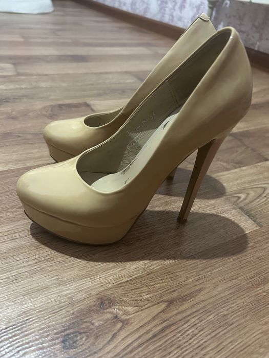 Туфли на каблуке