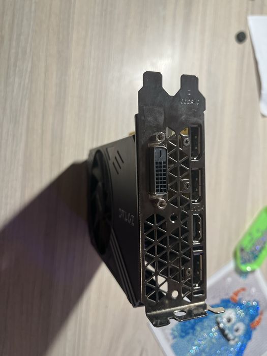 vant card de grafici zorac gtx 1660 mini