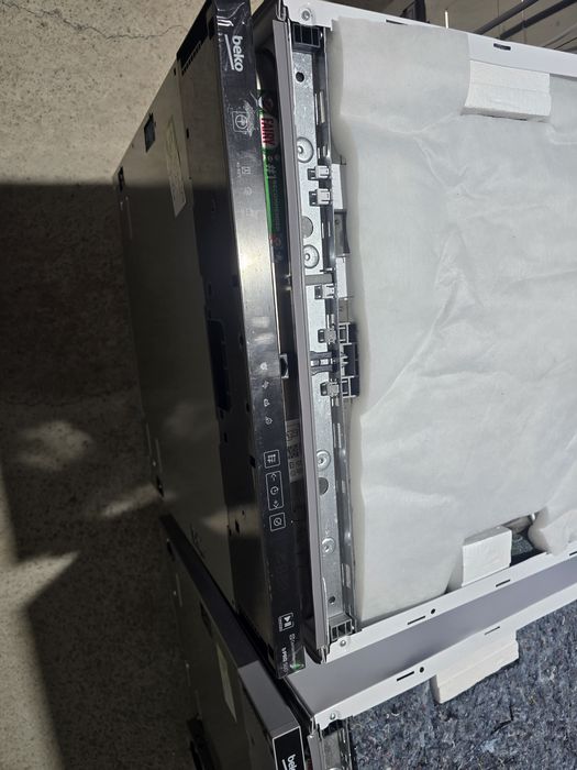 Нова инверторна съдомиялна за пълно вграждане BEKO BDIN38651C