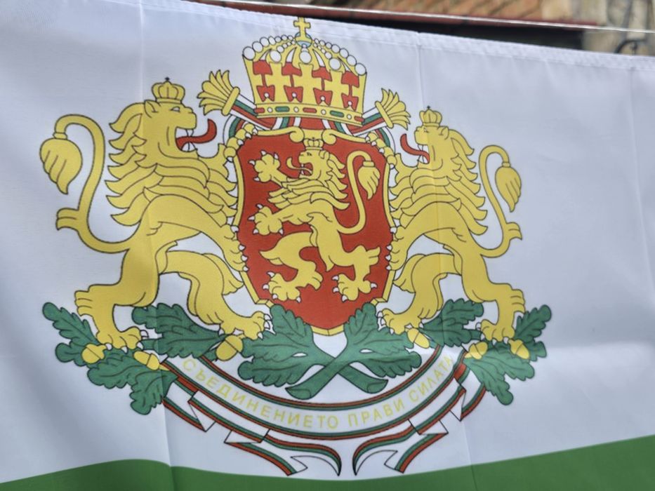 Голямо знаме на България с наспис (СВОБОДА ИЛИ СМ*РТ)