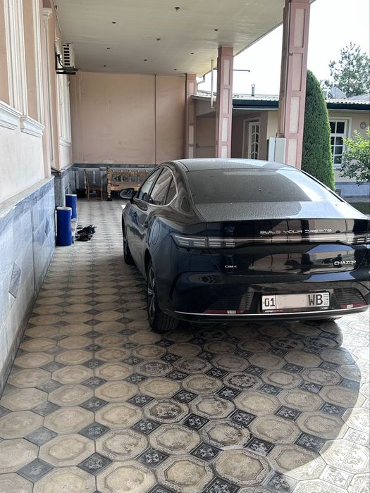 Hovli sotiladi 8 sotix xonalar soni 6